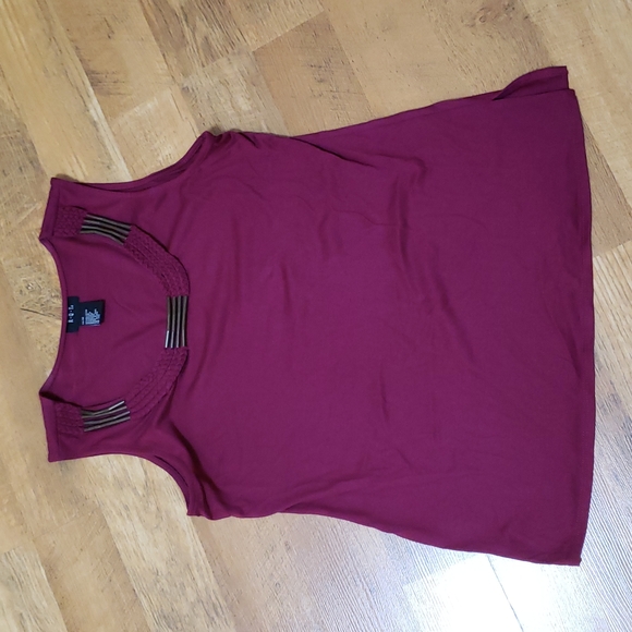 RQT - Beautiful Burgundy Tank - Ladies Medium - Picture 3 of 11
